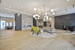 Coin salon dans le hall