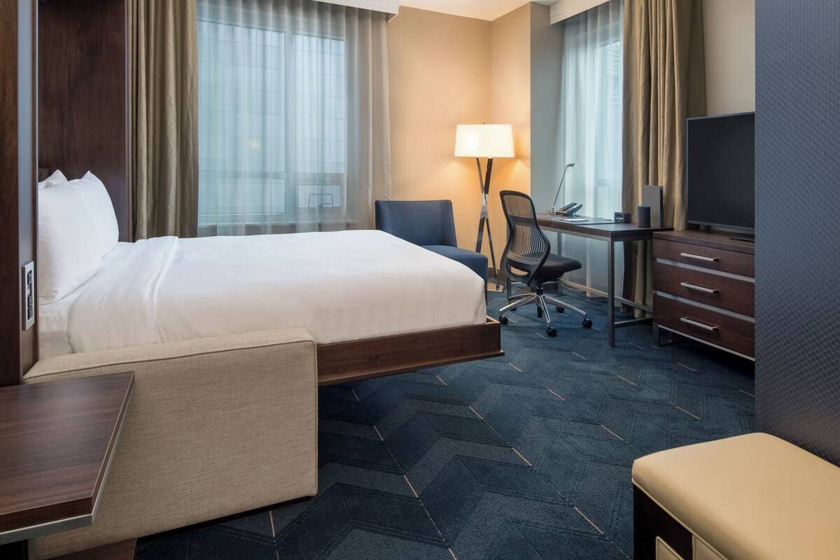 Premium bedding, in-room safe, desk, laptop workspace