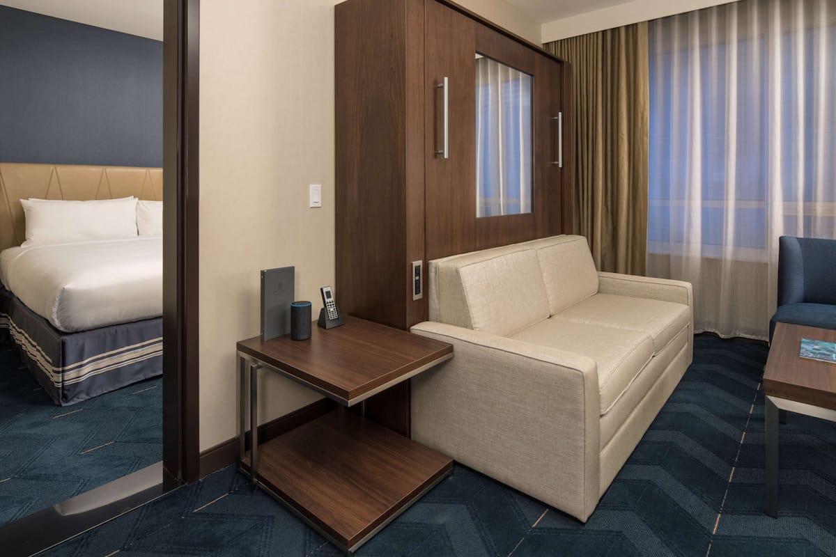 Suite, Multiple Beds, 2 Bathrooms (Urban Suite) | Living area