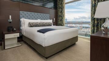 Premium bedding, in-room safe, desk, laptop workspace