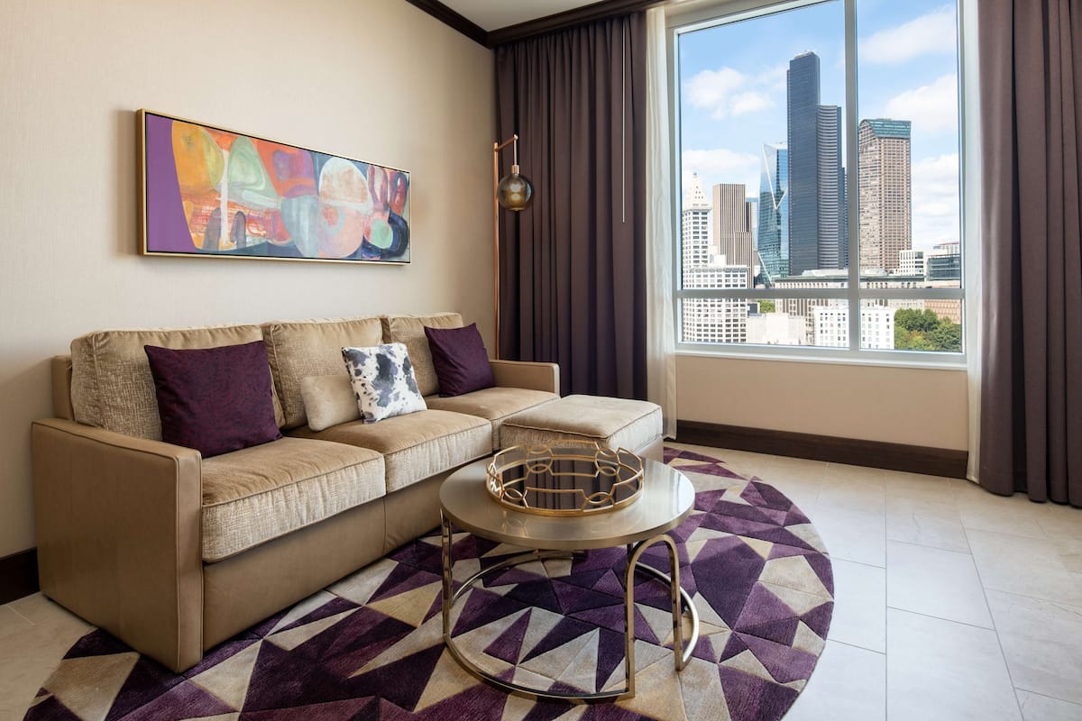 Penthouse, 1 King Bed (Skyline) | City view