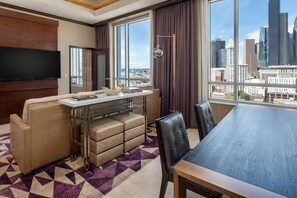 Penthouse, 1 King Bed (Cityscape) | Living area