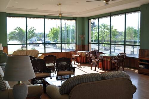 Lobby lounge