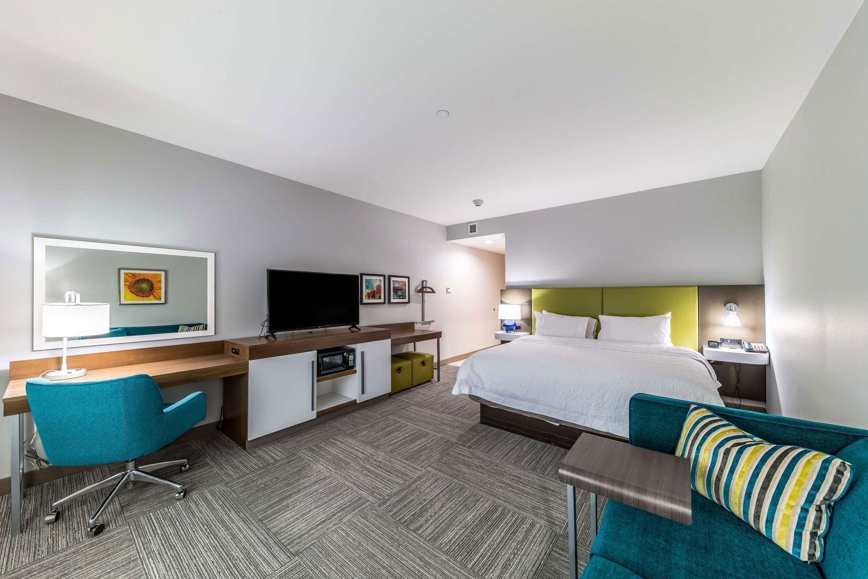In-room safe, desk, iron/ironing board, cribs/infant beds