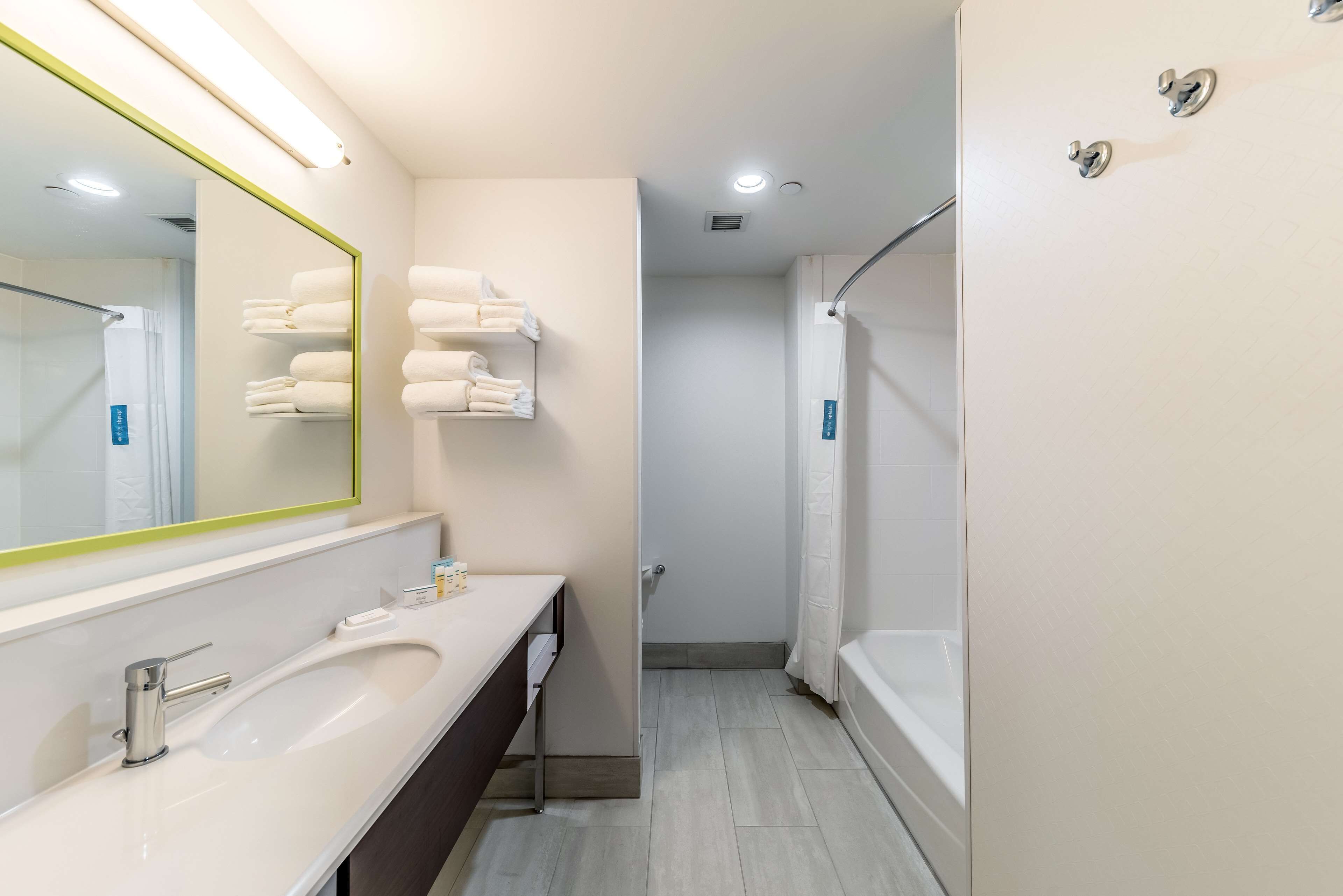 free toiletries, towels