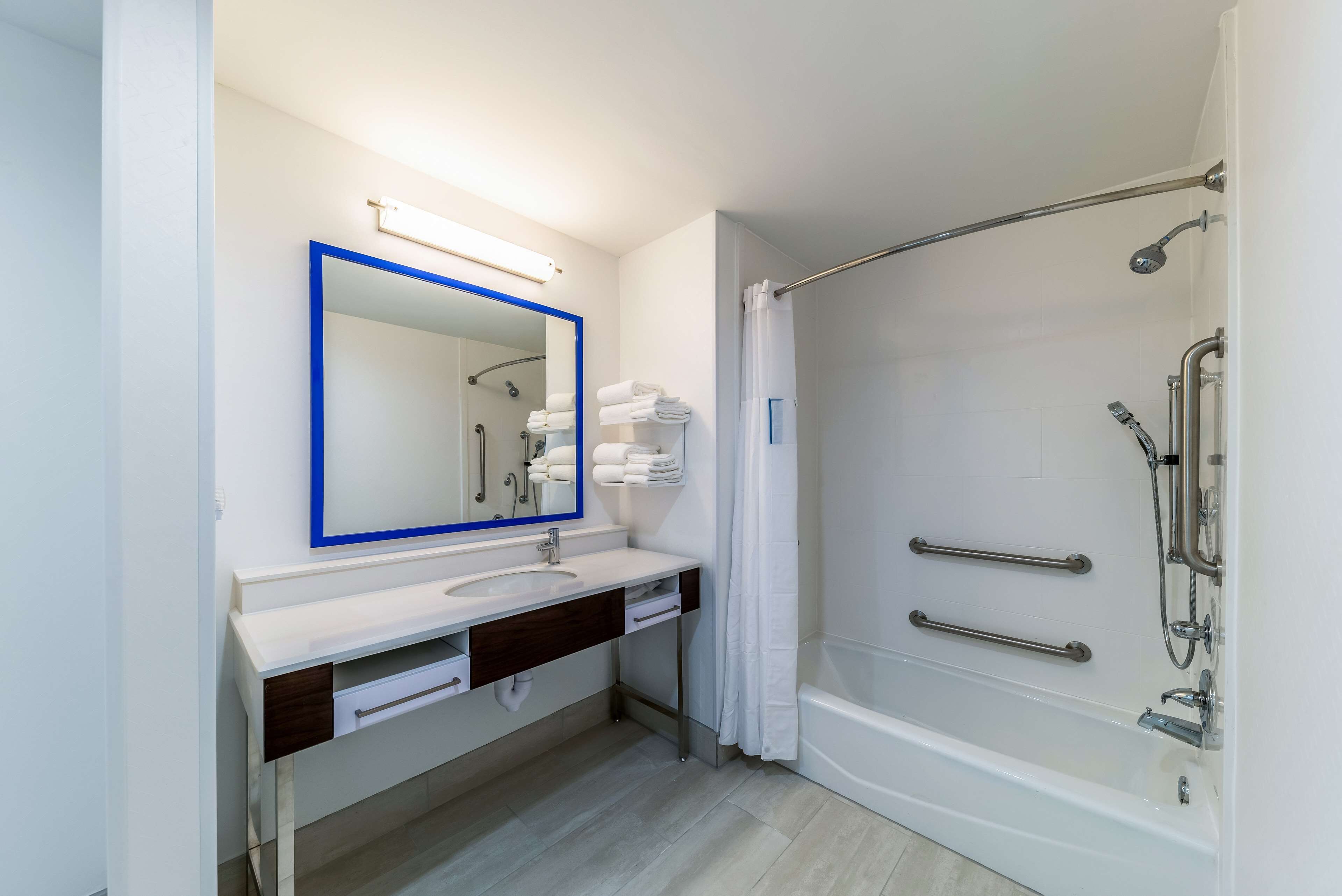 free toiletries, towels