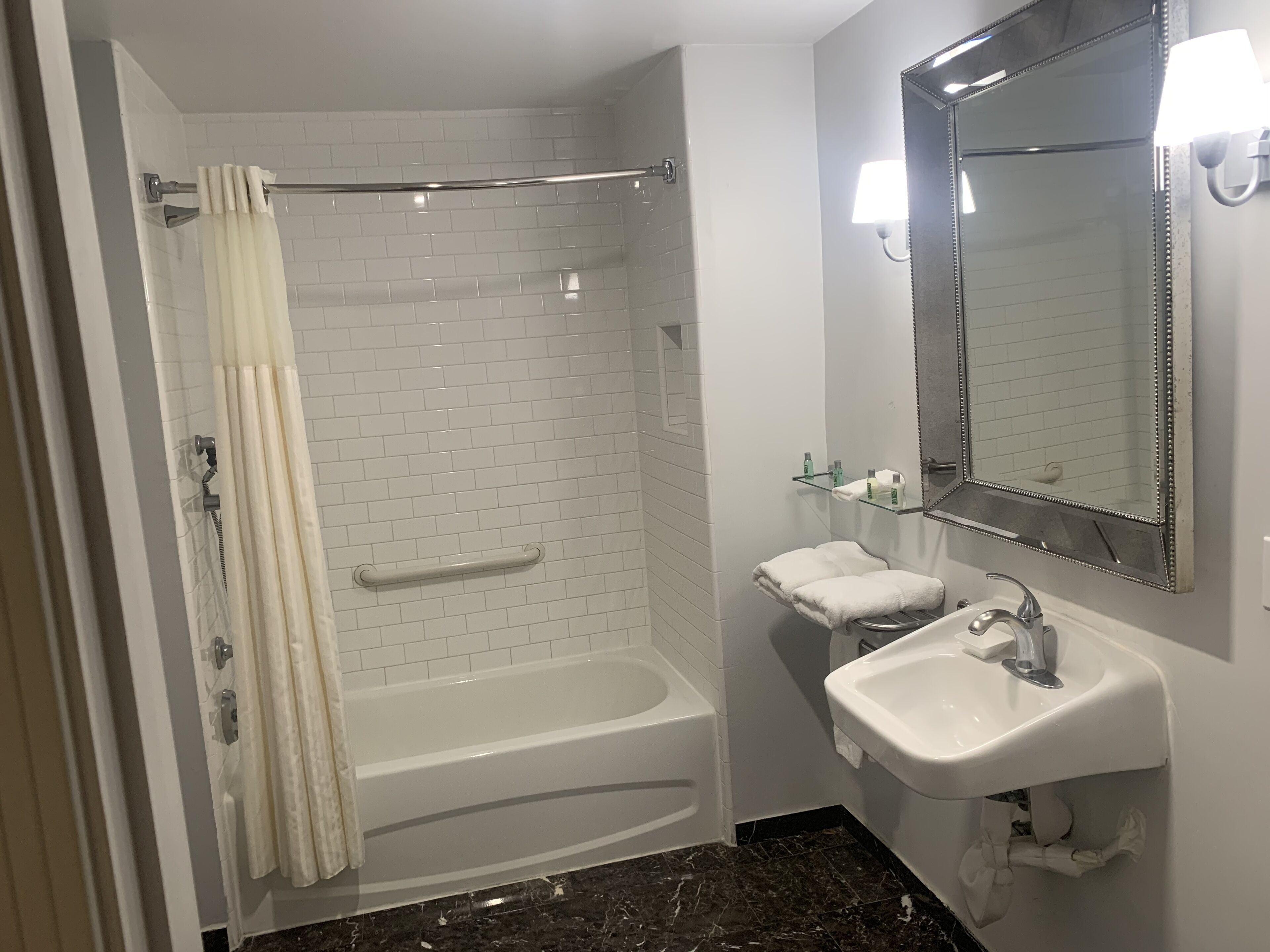 Photo - L.A. Sky Boutique Hotel