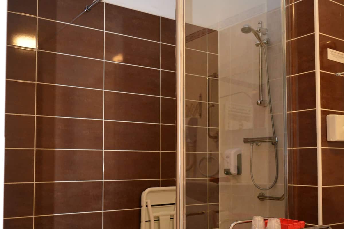 Quadruple Room, Accessible | Bathroom shower