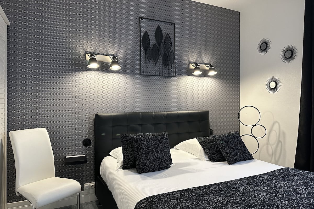 superior double room | premium bedding, minibar, in-room safe, desk