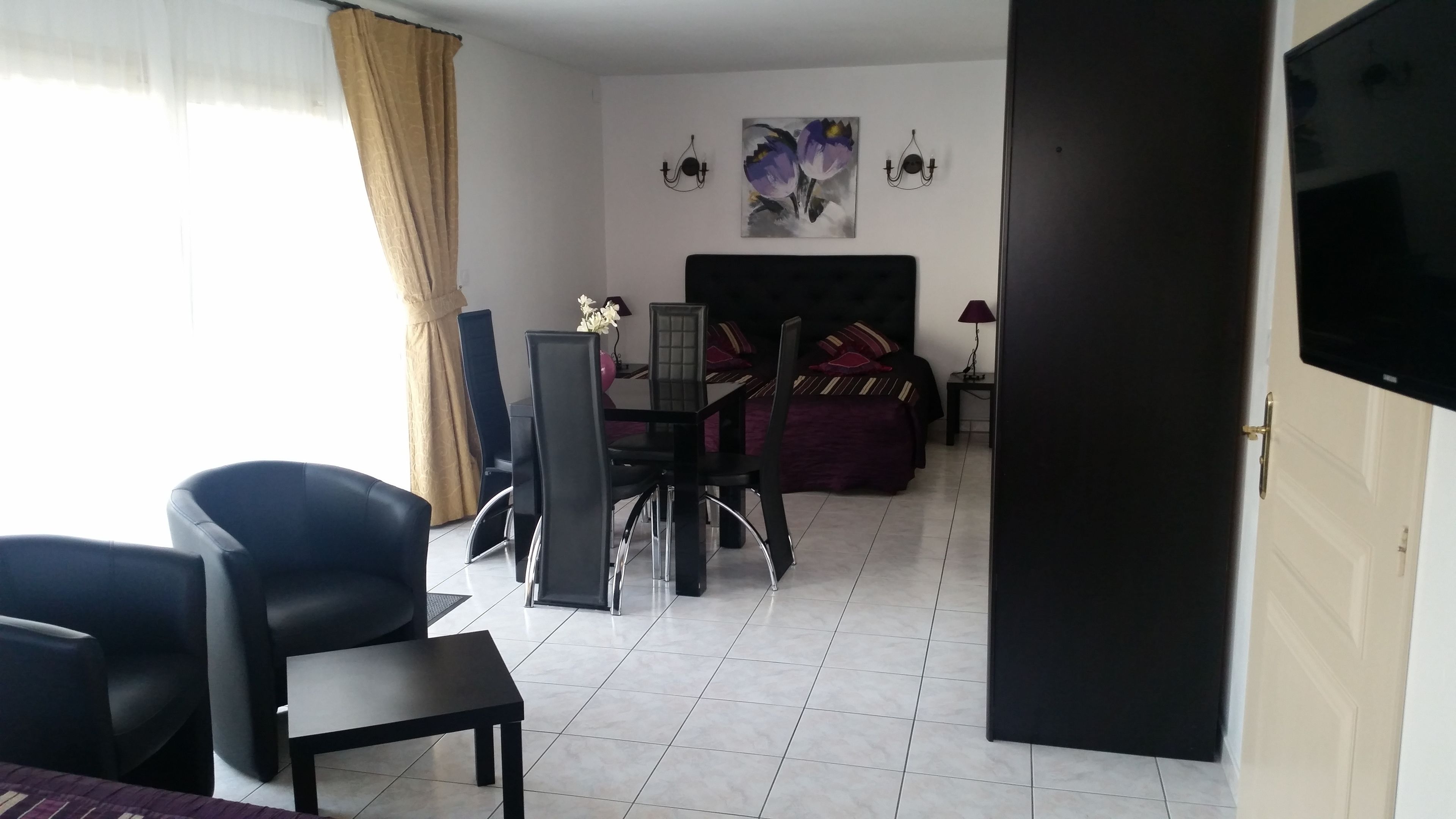 quadruple room, accessible | living area | flat-screen tv