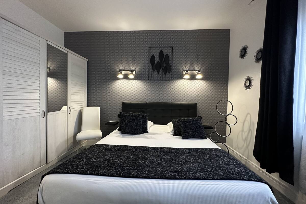 superior double room | premium bedding, minibar, in-room safe, desk