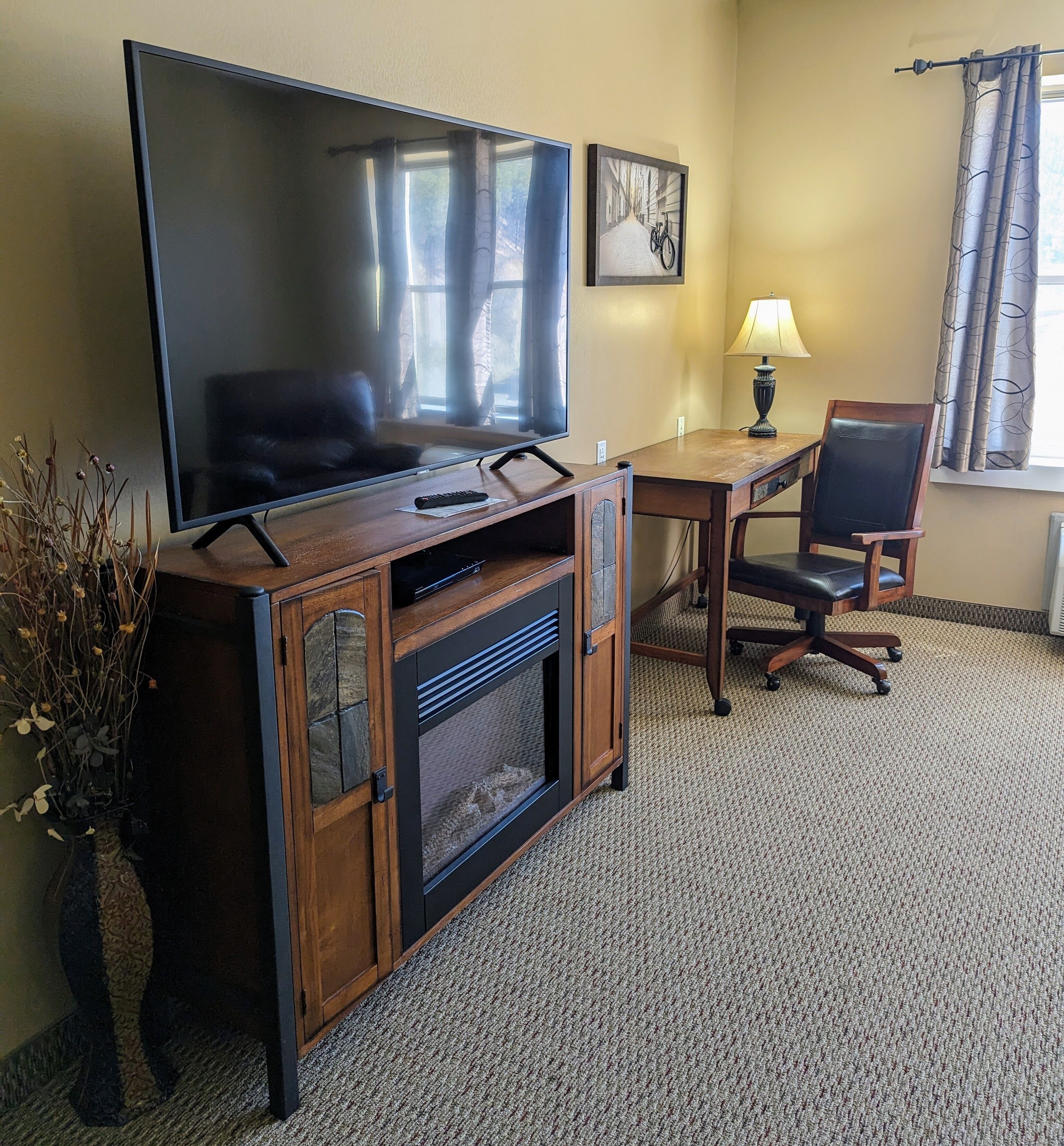 suite, 1 king bed, non smoking (non pet-friendly) | living area | flat-screen tv