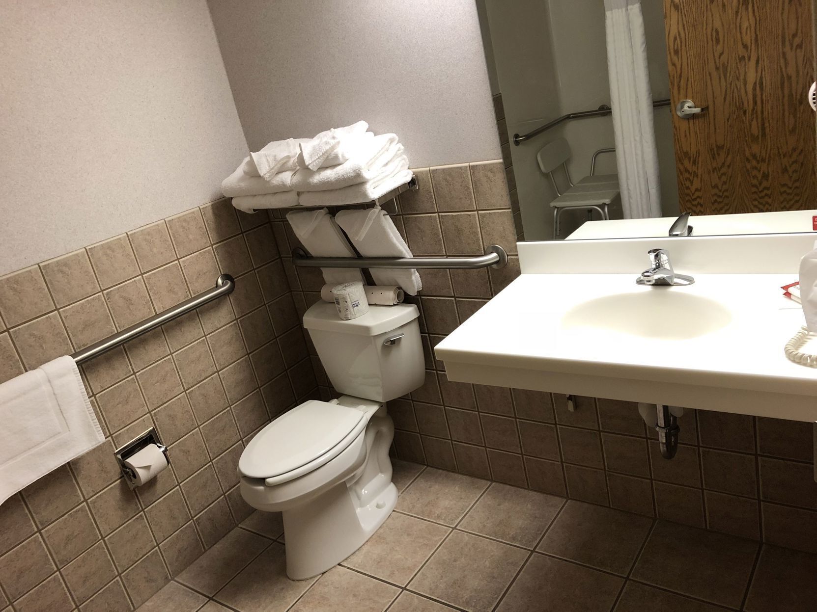 Baño | Amenidades de baño gratuitas, secadora de cabello, toallas, jabón 