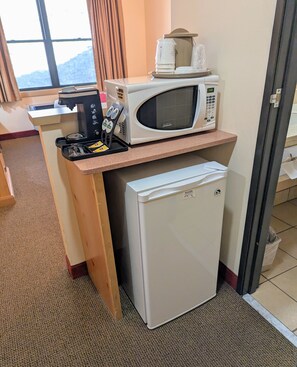 Mini-refrigerator