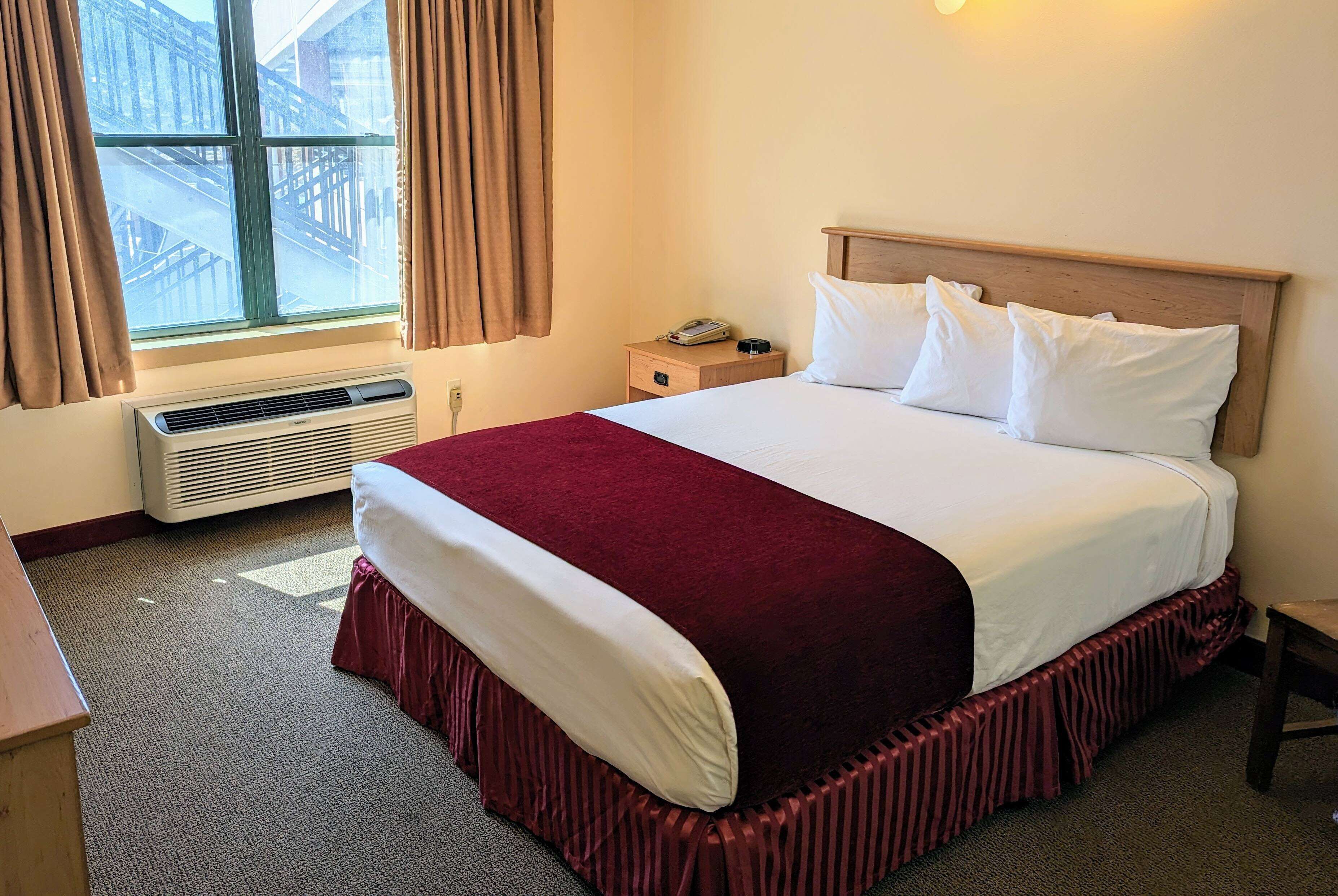 room, 1 queen bed, accessible, non smoking (non pet-friendly) | desk, blackout curtains, iron/ironing board, free cots/infant beds