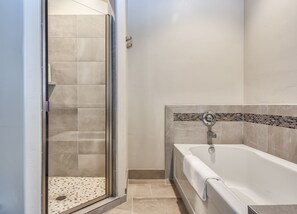 Luxury Villa, 2 Bedrooms, Kitchen, Garden View (The Maple) | Deep-soaking bathtub - Watchman Villas (Springdale)