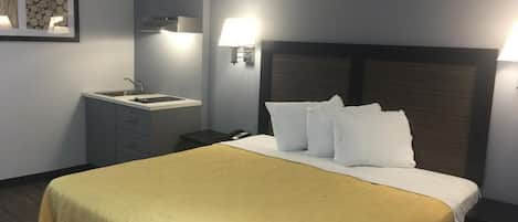 Premium Single Room | Desk, soundproofing, free WiFi, wheelchair access