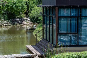 Glass House 1King Bed | 6 間睡房、迷你吧、免費 Wi-Fi、床單