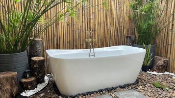 Tent Glamping With Bathtub | Private spa tub