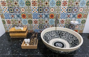 Bathroom sink