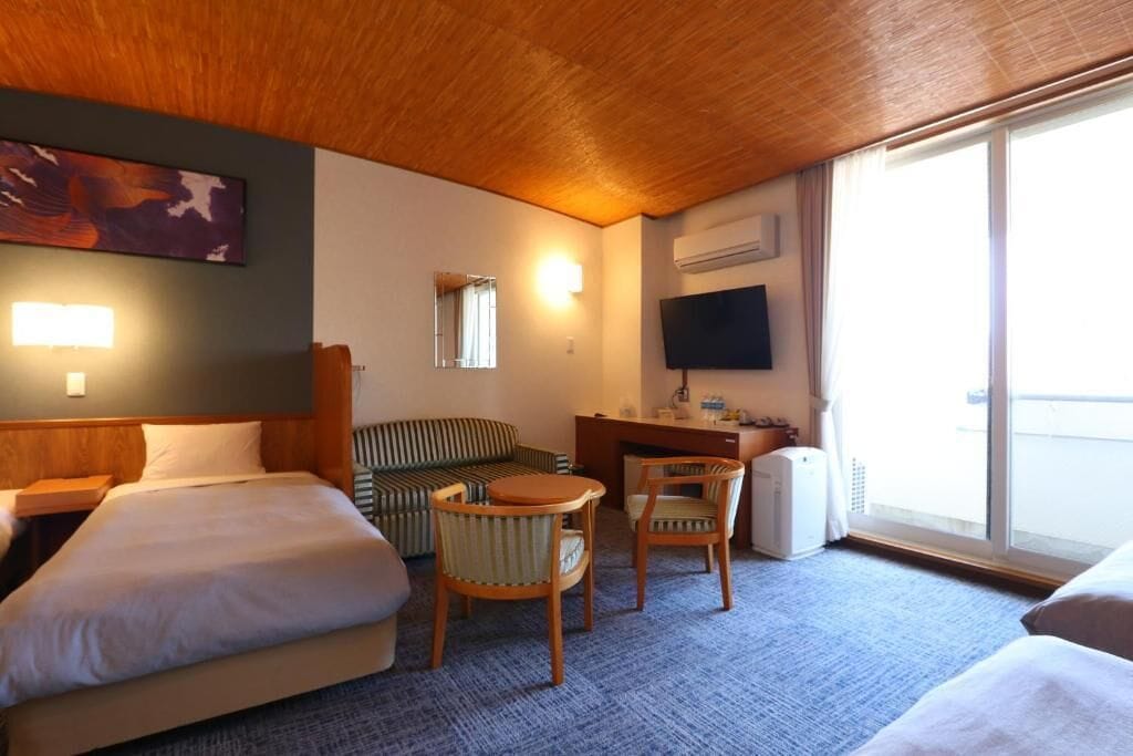 family room, non smoking, sea view | 1 bedroom, in-room safe, desk, laptop workspace