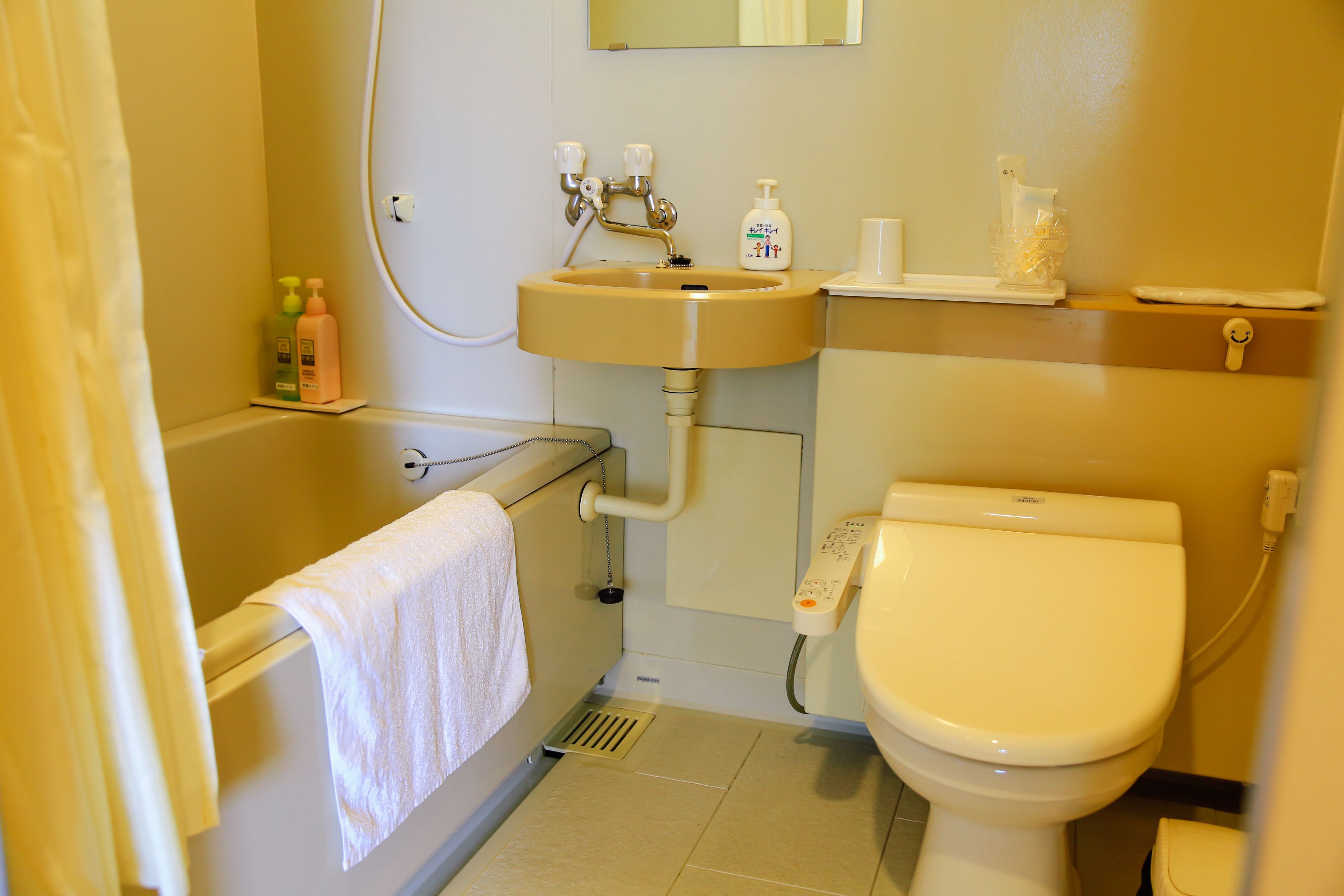 family room, non smoking, sea view | bathroom | free toiletries, hair dryer, slippers, towels