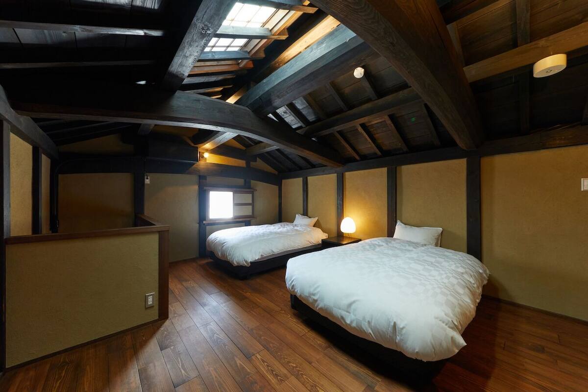 Espacio para trabajar con laptop, wifi gratis y ropa de cama 