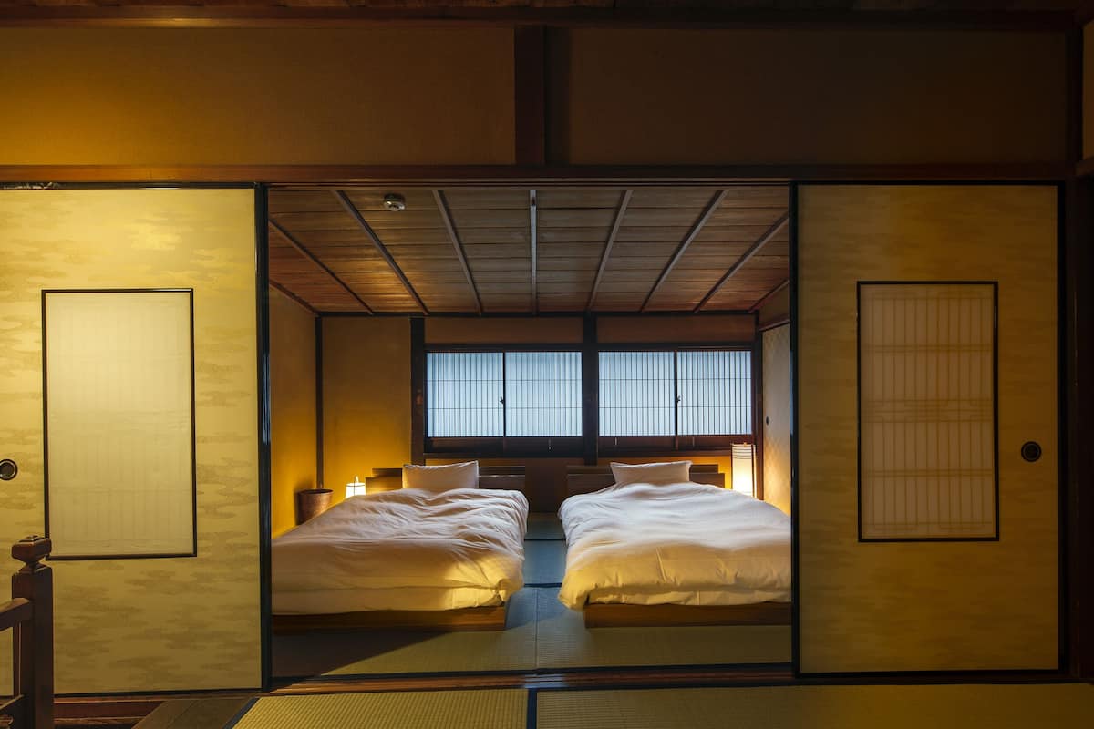 Laptop workspace, free WiFi, bed sheets