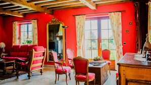 A room with red walls, wooden furniture, and large windows with floral curtains. - Villa in Biטvre with garden (Bièvre)