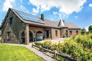 Exterior - Villa in Biטvre with garden (Bièvre)