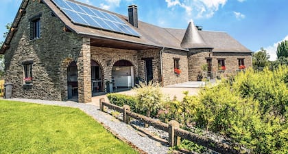 Villa in Biטvre with garden