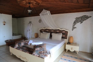 Royal Suite, 1 King Bed, Jetted Tub, Sea Facing | Room amenity
