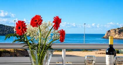 Stunning 3 BR Sea-View Penthouse (Free Concierge, Games Room, Beach 4 mins)
