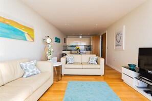 Smart TV, video games, DVD player, video library - AS SEEN ON TV! Headlands Luxury Beachside Apartment (Westward Ho!)