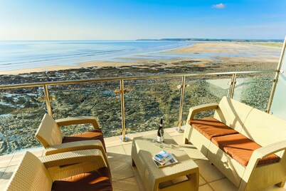 AS SEEN ON TV! Headlands Luxury Beachside Apartment