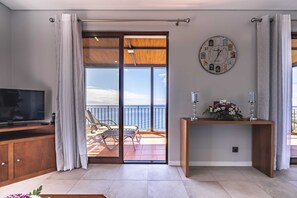 TV - Holiday apartment- Excellent sea and mountain views with large terrace (Santa Cruz)