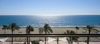 LÀgenhet med fantastisk havsutsikt och syn pÄ klippan ibrGibraltar