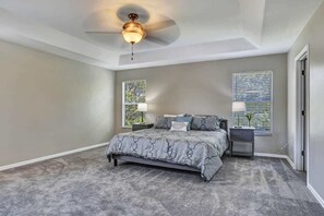 3 habitaciones, tabla de planchar con plancha, wifi y ropa de cama 