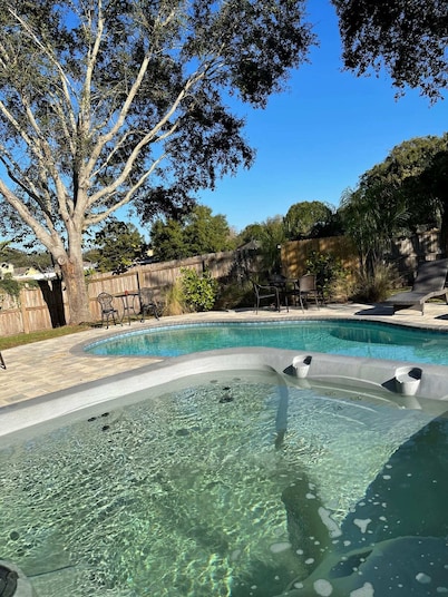 Paradise Villa Heated POOL, Hot Tub, BBQ & Fire Pit