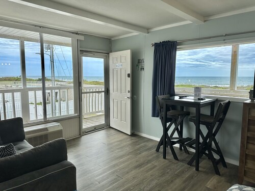 PANORAMIC OCEAN VIEW CONDO W/ DIRECT ACCESS TO A SECLUDED BEACH!