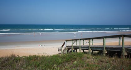 Ocean View Unit steps from Beach and close to the center of town