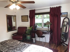 2 bedrooms, desk, iron/ironing board, free WiFi