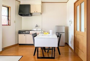 Frigorifero, piano cottura, freezer