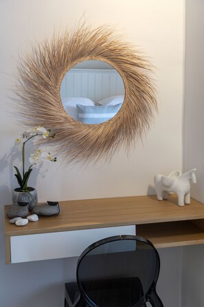 3 bedrooms, desk, iron/ironing board, travel crib - Villa Giorgianna - near Aliki beach with pool (Paros)