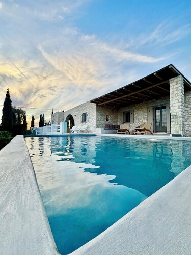 Villa Giorgianna - near Aliki beach with pool