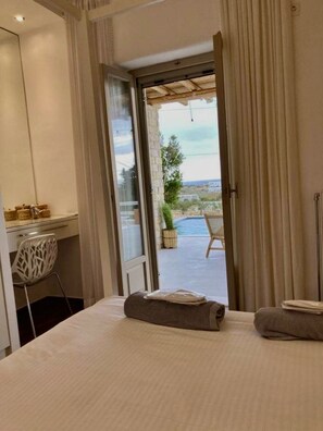 3 Schlafzimmer, Schreibtisch, Bügeleisen/Bügelbrett, Reisekinderbett