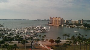 A marina with numerous boats docked, a large building with multiple floors, and a clear view of the water. - Lakefront 2 Bd+Den,2bth With Heated Pool Near Siesta Key! (Sarasota)