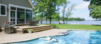 Modern St Michaels estate -Pier, Pool, Gas fire pit, Bikes, Kayaks