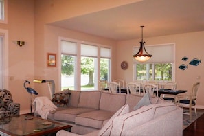 Smart TV, fireplace, books, offices - Modern St Michaels estate -Pier, Pool, Gas fire pit, Bikes, Kayaks (Easton)