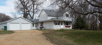 Location toute l'année maison en face de l'entrée de Big Stone Lake State Park